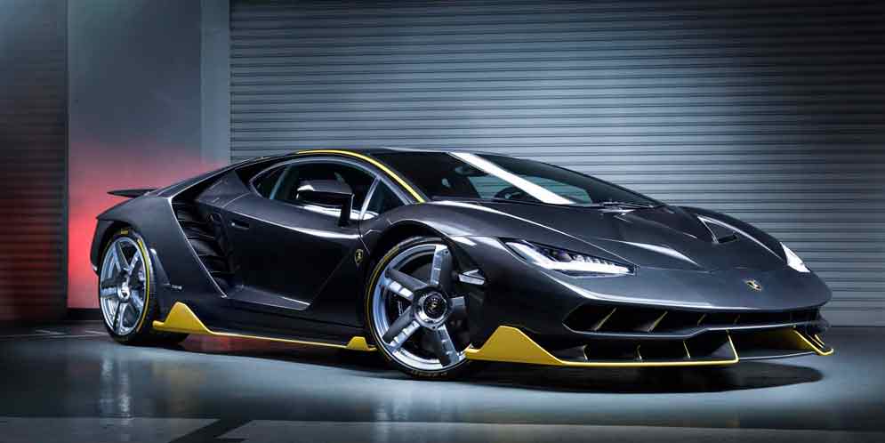 Первый Lamborghini Centenario в Азии позирует для фото