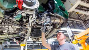 Фото | Ручная работа на заводе в Цуффенхаузене в 2017 году