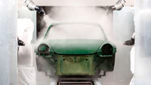 Покраска Porsche 911 Carrera S роботом на заводе