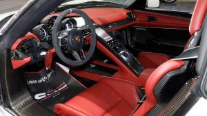 Фото салона Porsche 918 Spyder Weissach Package