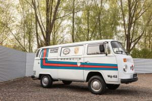 Volkswagen T2 Transporter Martini Racing 1977 года выпуска