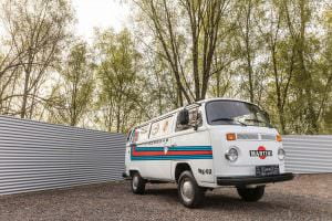 Фургон VW T2 Transporter Martini Racing 1977 года выпуска