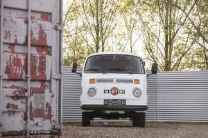 Volkswagen T2 Transporter Martini Racing 1977 года выпуска