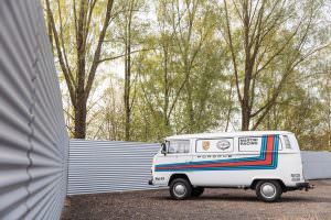 Volkswagen T2 Transporter Martini Racing 1977 года выпуска