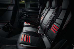 Сиденья чёрное с красным в Porsche Cayenne Magnum Sport