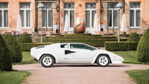 Белый Lamborghini Countach 1987 года