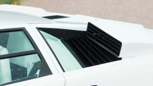 Воздухозаборники двигателя Lamborghini Countach 1987 года