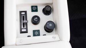 Прикуриватель в салоне Lamborghini Countach 1987 года