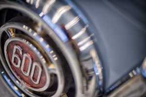 Хромированный логотип SEAT 600