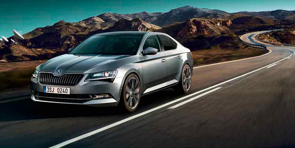 Skoda Superb получила легкое обновление на 2018 год | фото