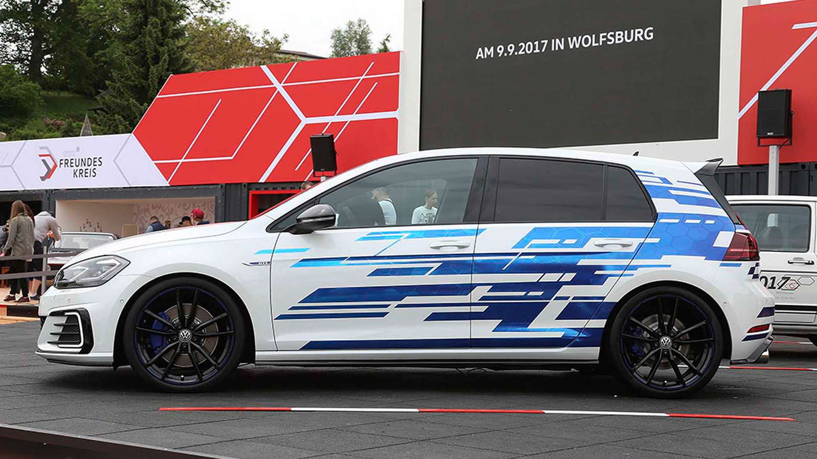 Мощный гибрид Volkswagen Golf GTE Concept 2017 года