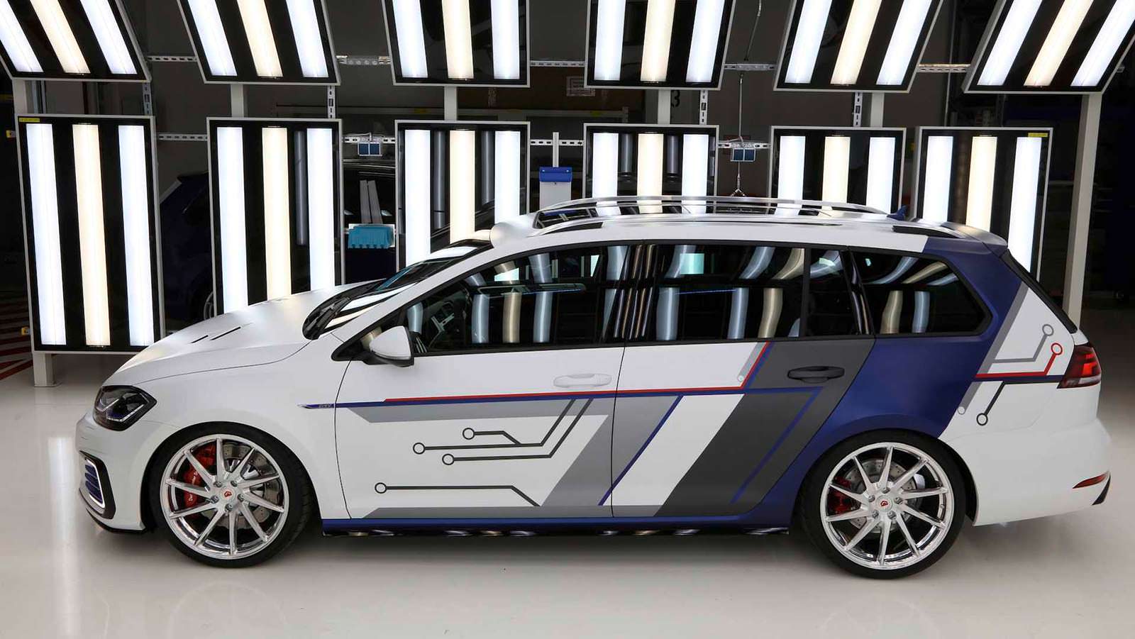 Электрический универсал Volkswagen от стажёров в 2017 году