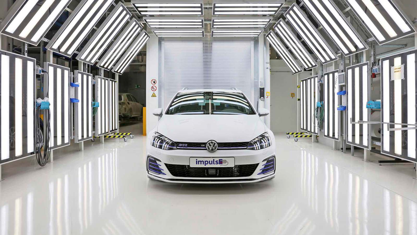 Универсал Volkswagen Golf GTE Estate impulsE. 2017 год