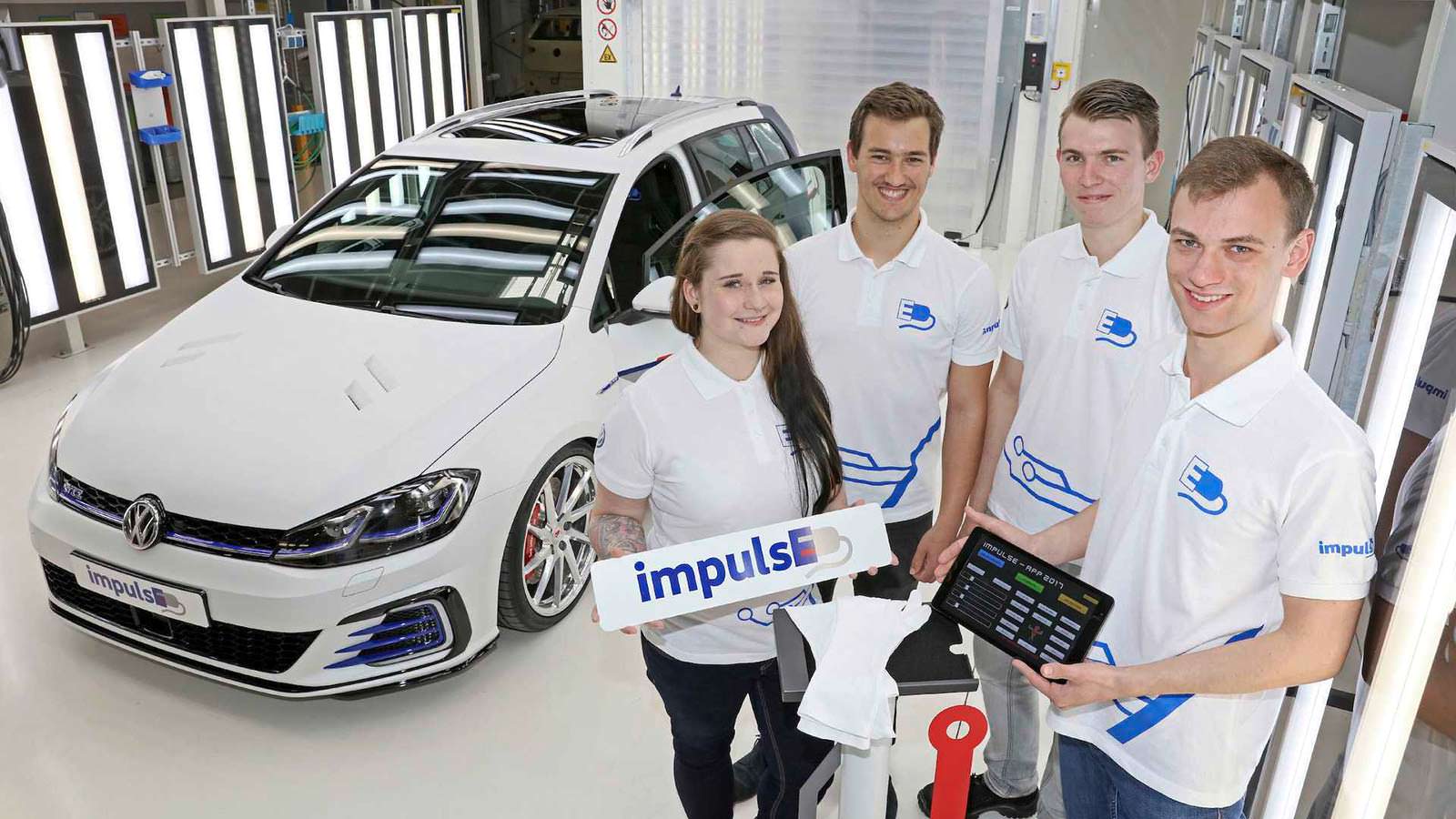 Стажёры VW и универсал Volkswagen Golf GTE Estate impulsE