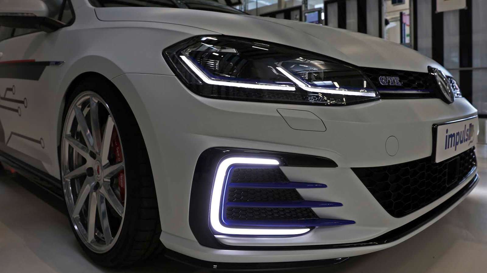 Универсал Volkswagen Golf GTE Estate impulsE. 2017 год