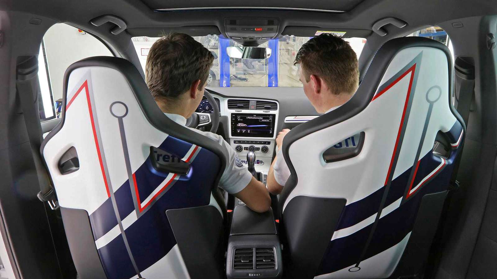 Фото | Салон Volkswagen Golf GTE Estate impulsE. 2017 год