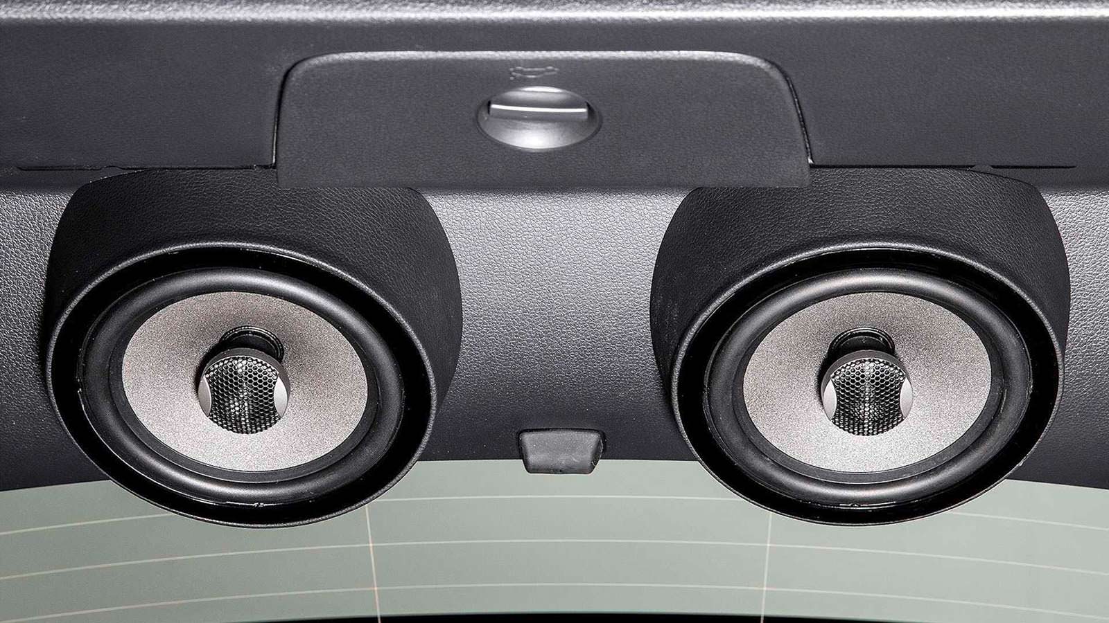 Динамики в салоне Volkswagen Golf GTI First Decade