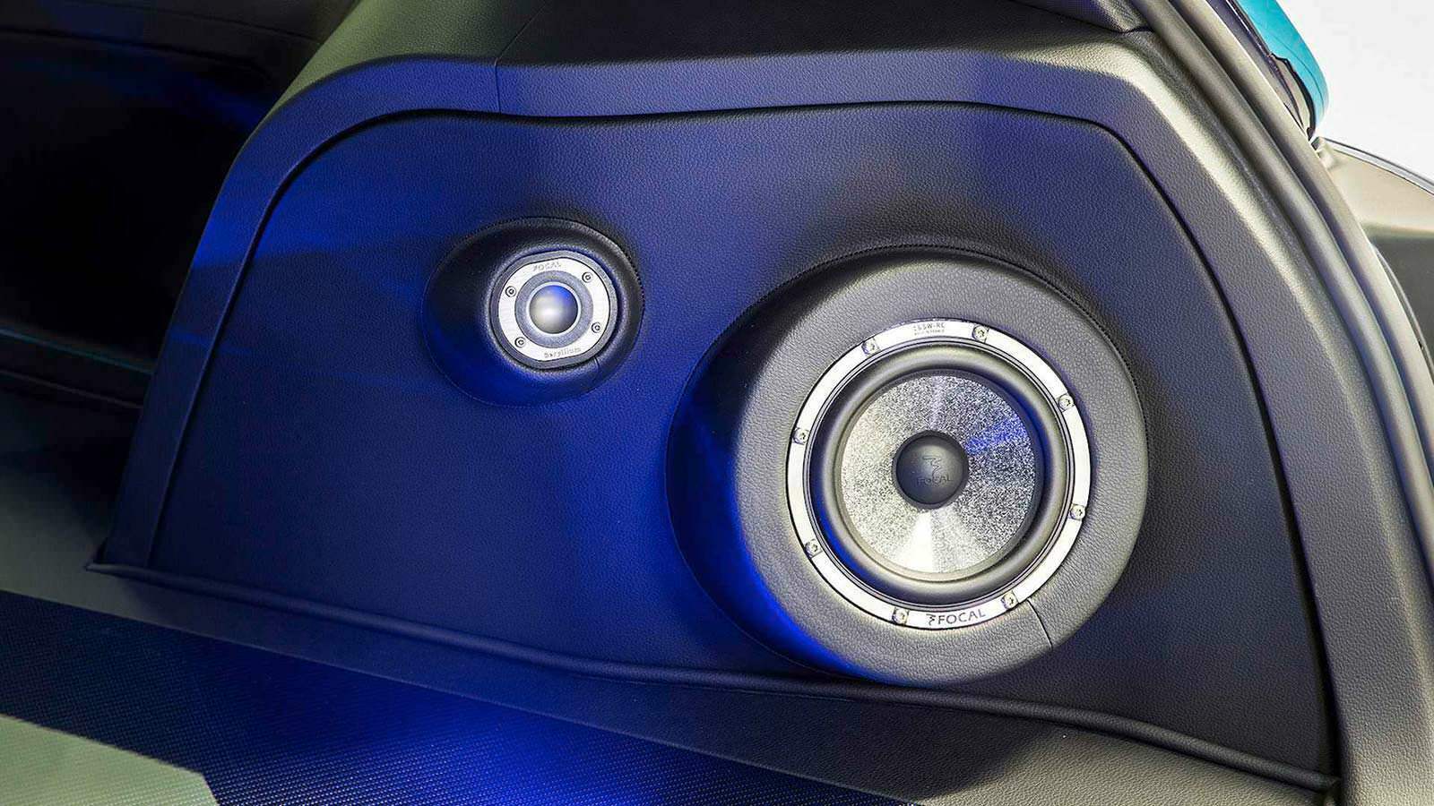 Колонки в салоне Volkswagen Golf GTI First Decade