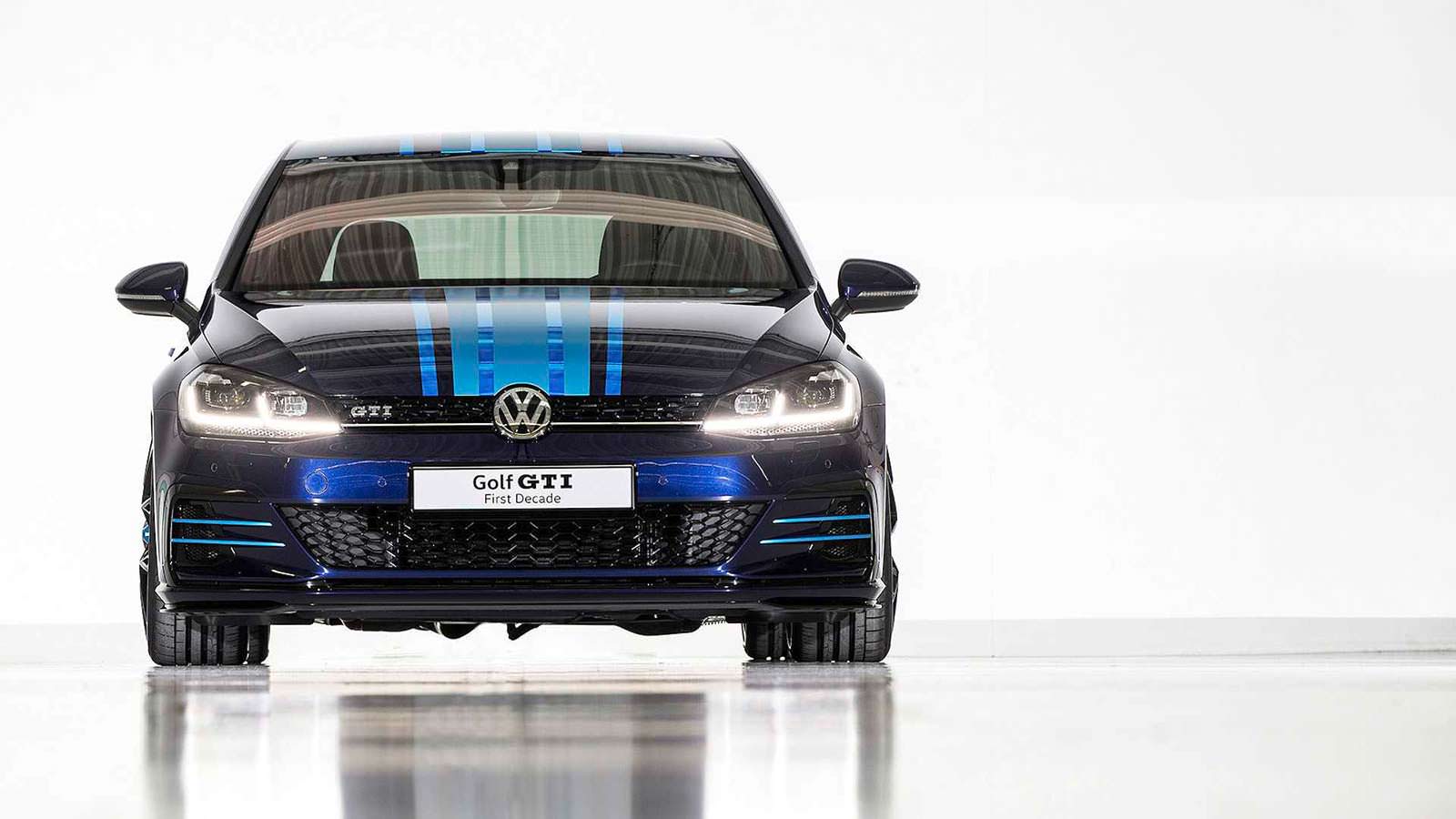 Фото | Хэтчбек Volkswagen Golf GTI First Decade 2017 года