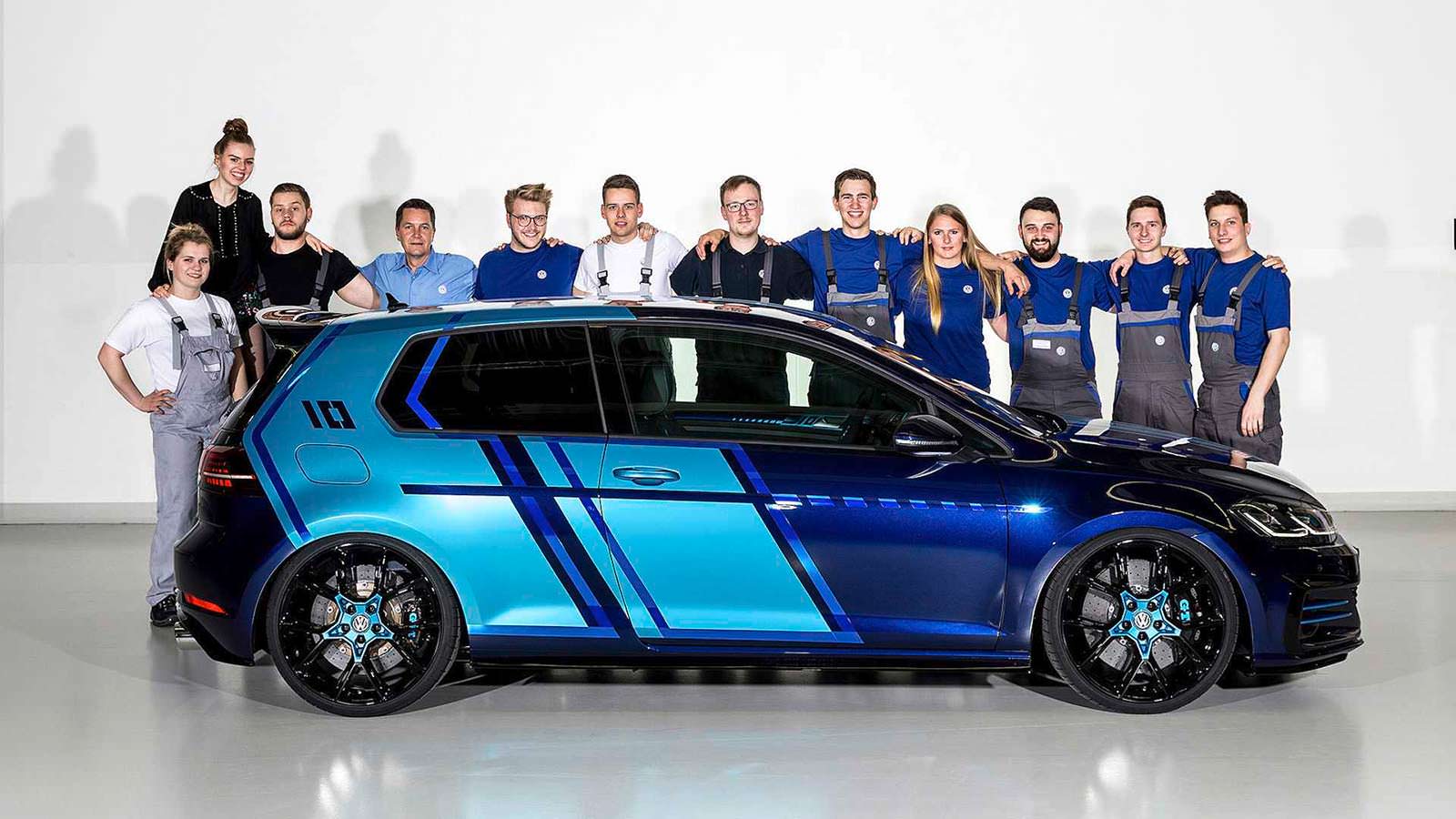 Стажёры VW в 2017 году: хэтчбек Golf GTI First Decade