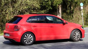 Фото | Красный Volkswagen Polo 2018 на дорожных испытаниях