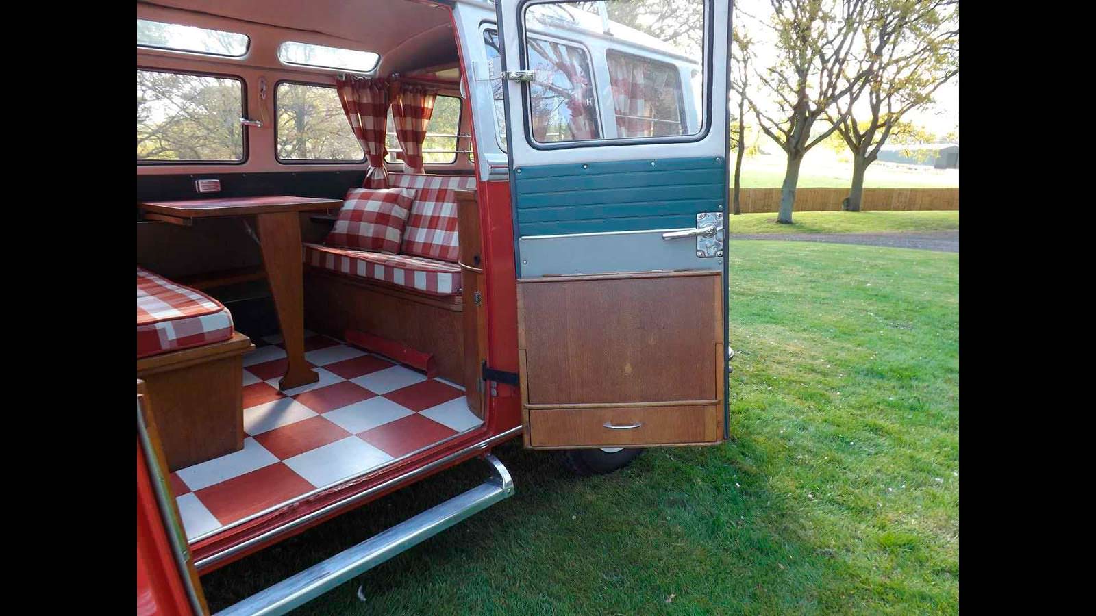 Фото салона Volkswagen T1 Samba 1959 года выпуска