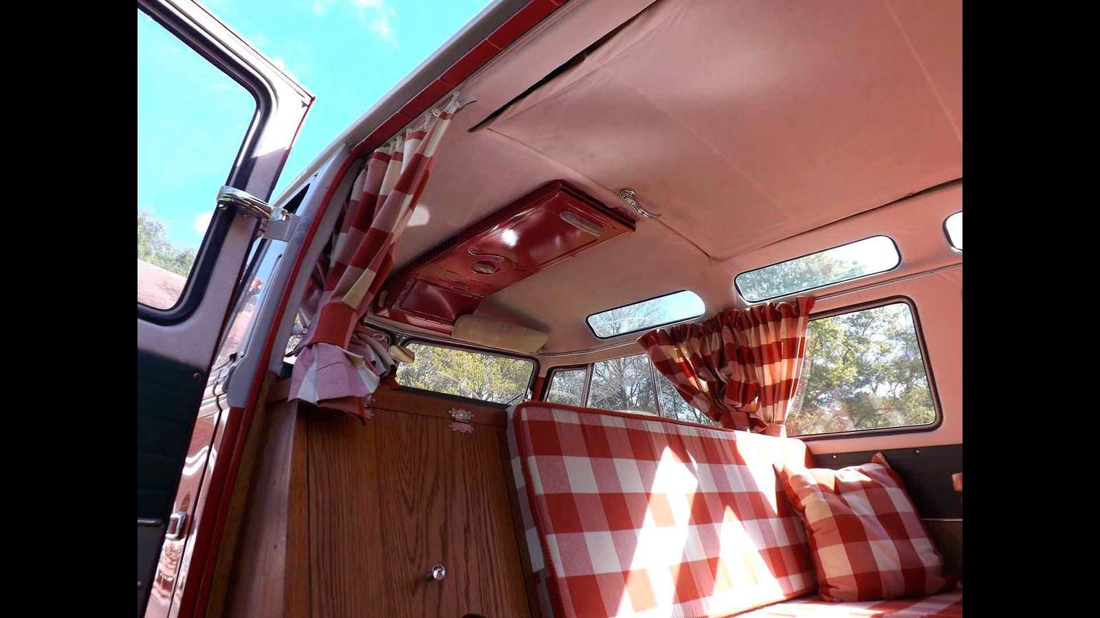 Фото | Интерьер Volkswagen T1 Samba 1959 года выпуска