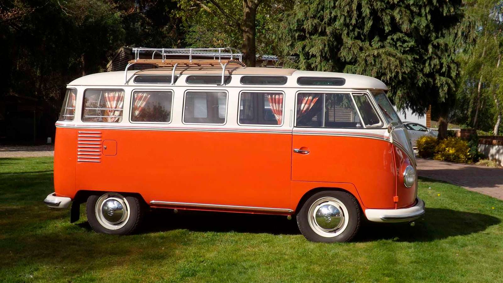 Туристический микроавтобус Volkswagen T1 Samba 1959 года