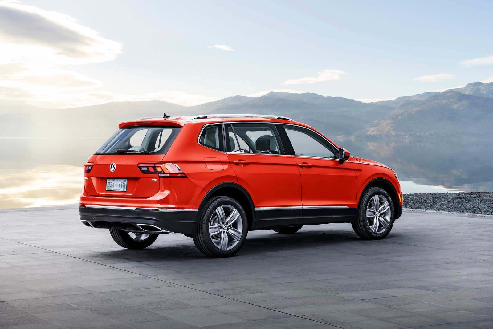 Цена Volkswagen Tiguan 2018 года в США от $25345