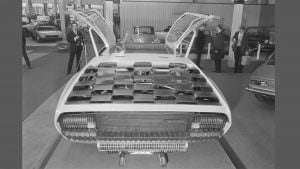 Крышка двигателя с сотовым рисунком Lamborghini Marzal