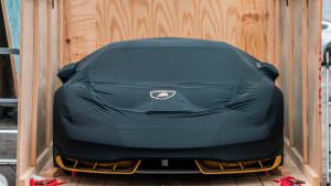 Новый Lamborghini Centenario в чёрном чехле