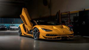 Lamborghini Centenario с открытыми дверьми