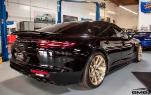 Черная Porsche Panamera Turbo на золотистых дисках HRE P101
