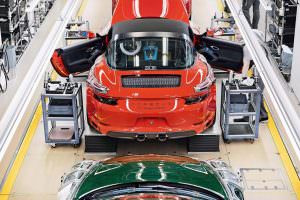 999 999-я Porsche 911 Targa 4 GTS на заводе