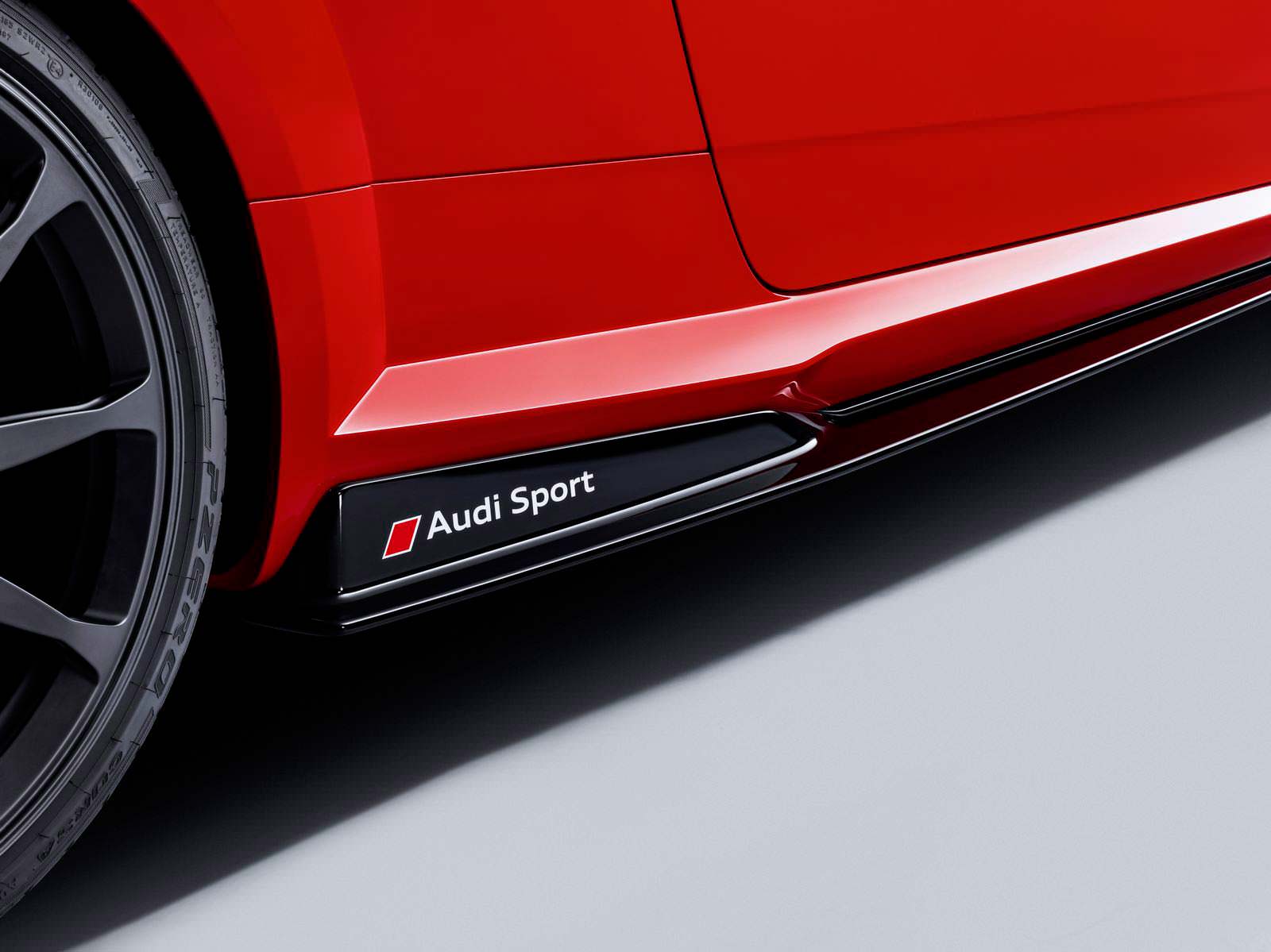 Карбоновые пороги Audi Sport