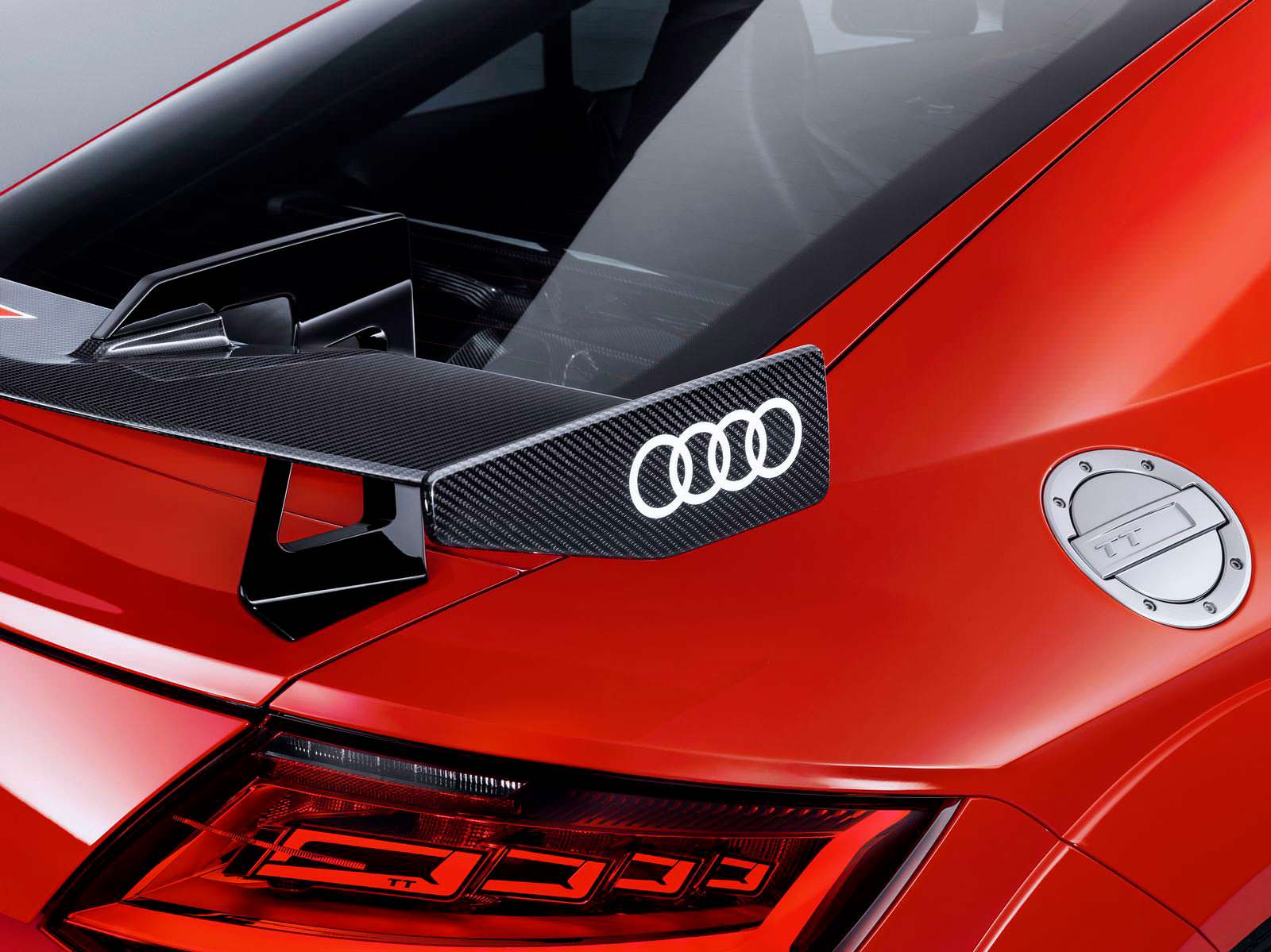 Углеродный спойлер Audi TT RS Performance