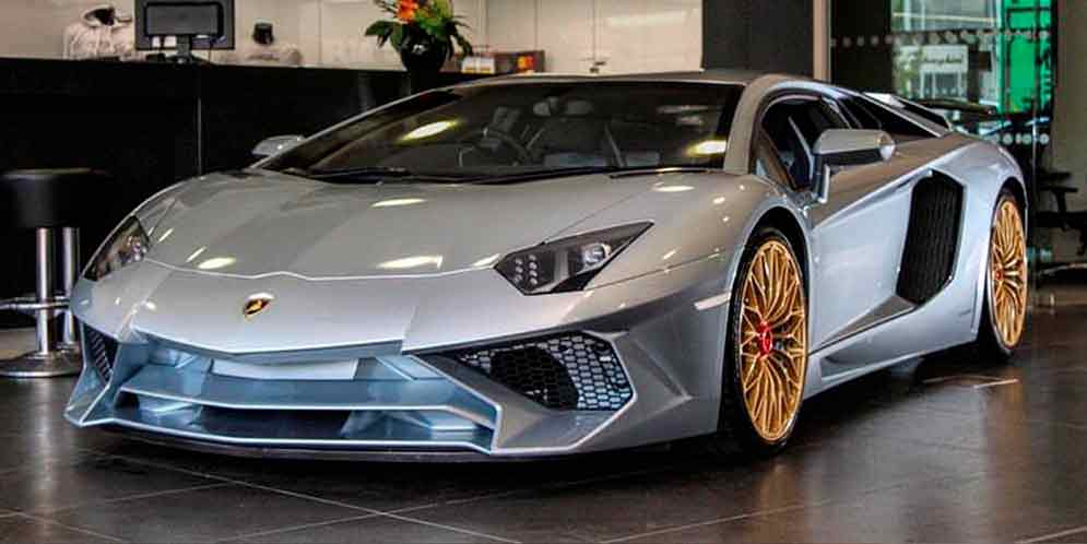 Последний Lamborghini Aventador SV отправили владельцу | фото