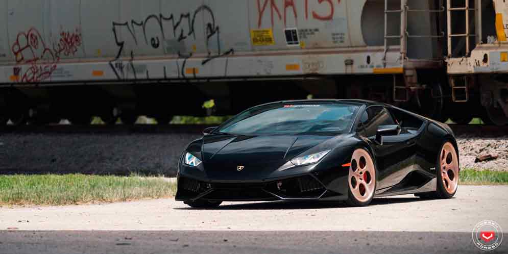 Lamborghini Huracan поставили на колеса как у Countach | фото