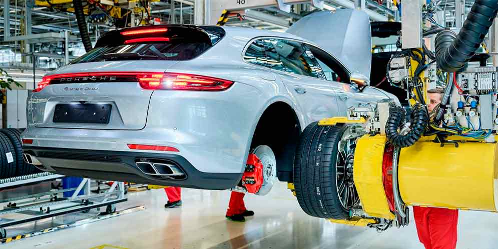 Универсал Porsche Panamera встал на конвейер в Лейпциге