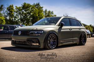Армейский Volkswagen Tiguan на дисках R8CM9