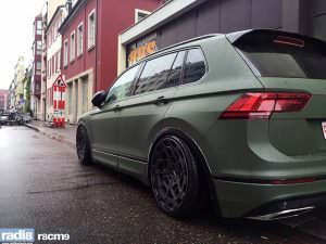 Volkswagen Tiguan. Армейский винил от RADI8