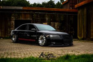Фото | Чёрная Audi A8 D3 на дисках Radi8 R8T12