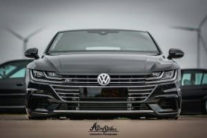 Чёрный Volkswagen Arteon 2017