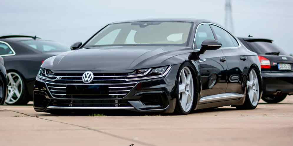 VW Arteon на пневмоподвеске и дисках от Cayenne | фото