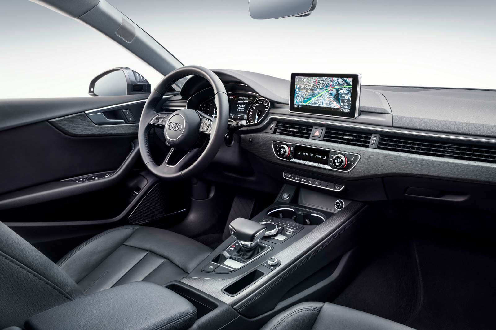 Кожаный салон Audi A4 Avant G-Tron