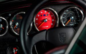 Günther Werks 400R: модифицированный салон