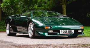 Зелёная Lamborghini Diablo SV 1997 года выпуска