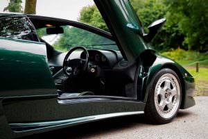 Открытые двери Lamborghini Diablo SV