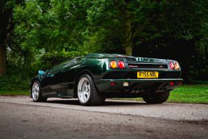 Зелёный суперкар Lamborghini Diablo SV 1997 года выпуска