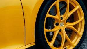 Жёлтые колеса Bugatti Chiron